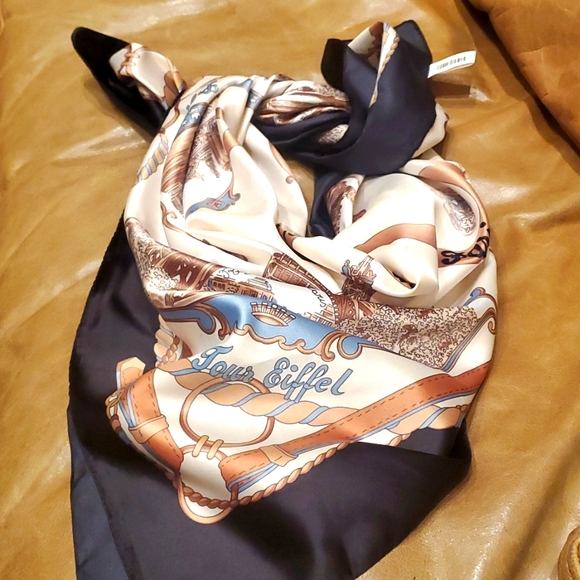 Accessories - Vintage scarf Paris